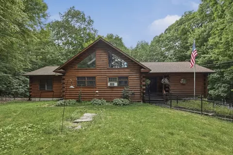 23 Lyman Barnes Rd, Brimfield, MA 01010