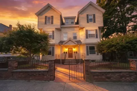 326 Crescent St #2, Waltham, MA 02453