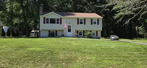 135 Red Fox Dr, Feeding Hills, MA 01030
