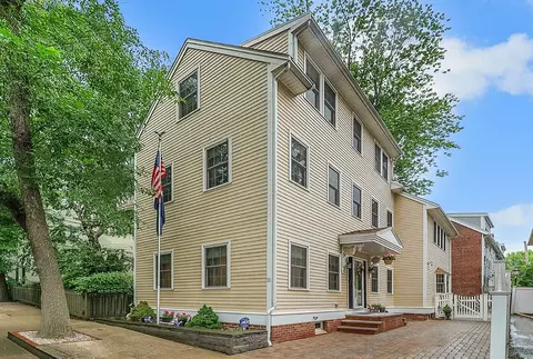 13 Oak St, Charlestown, MA 02129