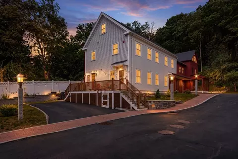 83 High St #4, Ipswich, MA 01938