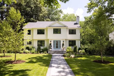 209 Bristol Rd, Wellesley, MA 02481