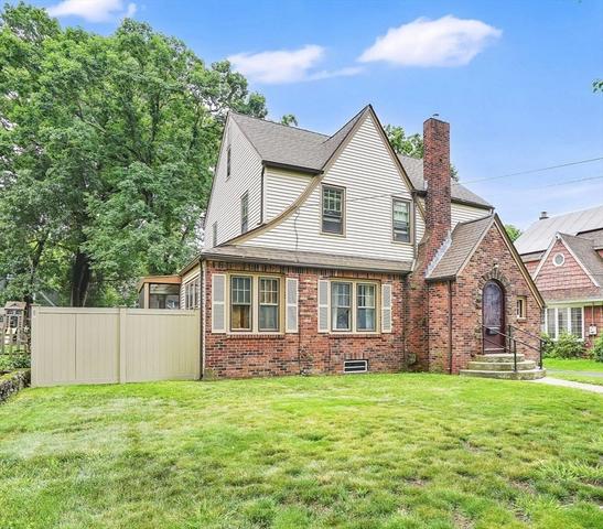 33 Olmsted Dr, Springfield, MA 01108