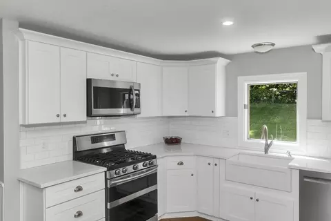 23 Mountainview St, Chicopee, MA 01020 photo 6