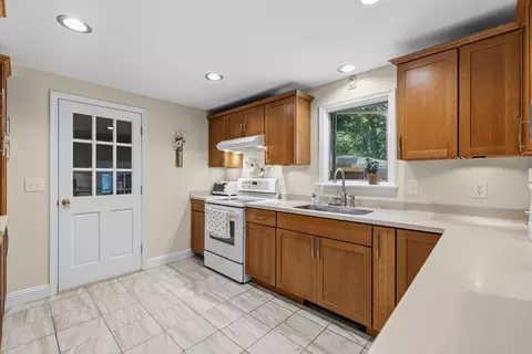 35 May Ave, Raynham, MA 02767 photo 8