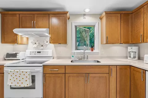 35 May Ave, Raynham, MA 02767 photo 9