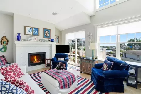 87 Elm St #321, Cohasset, MA 02025
