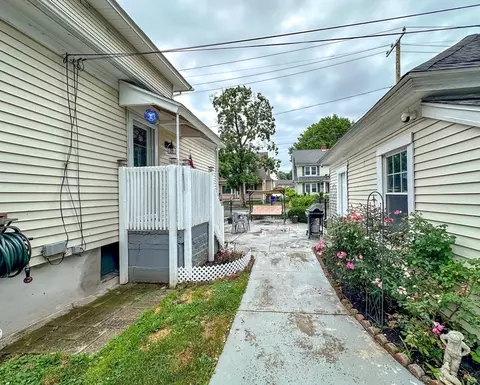 573 White St, Springfield, MA 01108 photo 8