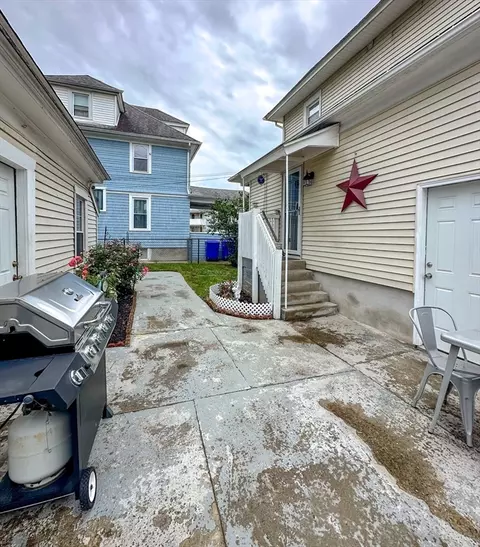 573 White St, Springfield, MA 01108 photo 7