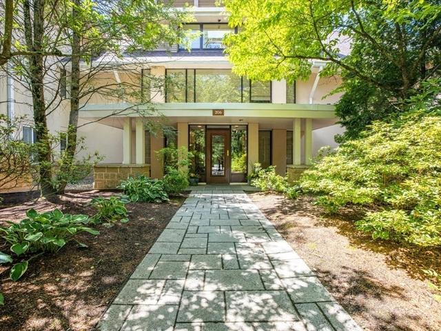 206 Allandale Rd #1B, Chestnut Hill, MA 02467