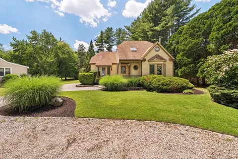 220 Rockland St, Dartmouth, MA 02748
