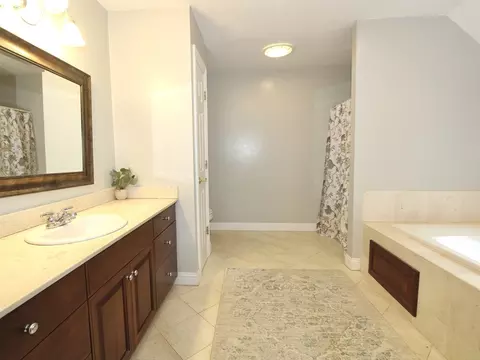 Bath - 7 Chevy Chase Rd, Worcester, MA 01606 photo 2 of 3