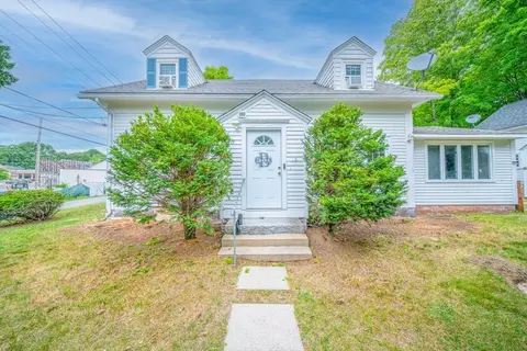 15-17 Pleasant St, Lunenburg, MA 01462
