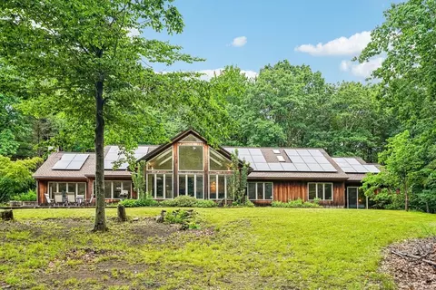 76 Foster Rd, Ashby, MA 01431