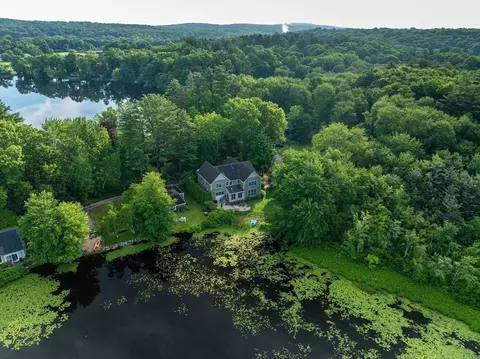 20 Bungalow Pt, Wilbraham, MA 01095