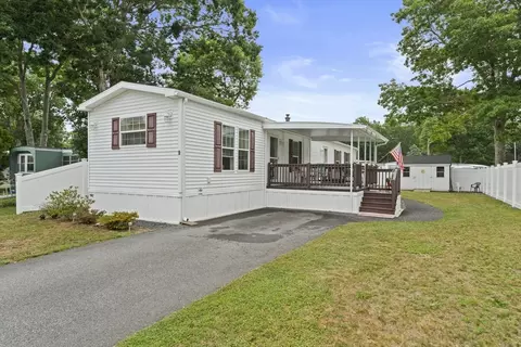9 Bayberry Ln, Plymouth, MA 02360