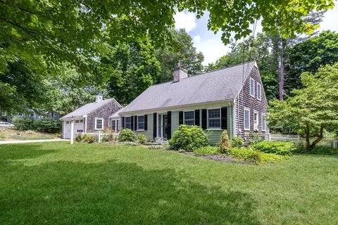 9 Hoover Rd, Hingham, MA 02043
