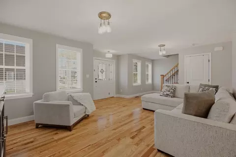 8 Princeton Cir, Fall River, MA 02724 photo 5
