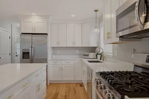 8 Princeton Cir, Fall River, MA 02724 photo 10