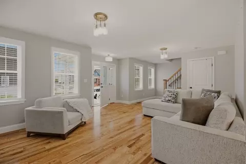 8 Princeton Cir, Fall River, MA 02724 photo 4