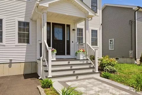 8 Princeton Cir, Fall River, MA 02724 photo 2