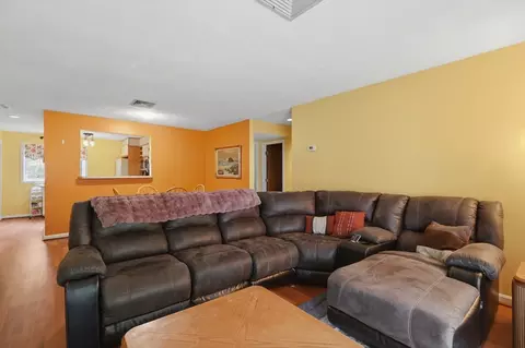 330 Sunderland Rd #7, Worcester, MA 01604
