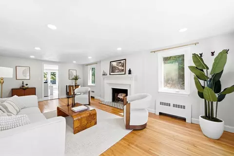 17 Woodhaven Rd, Waban, MA 02468