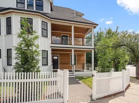 177 Thorndike St #1, Brookline, MA 02446