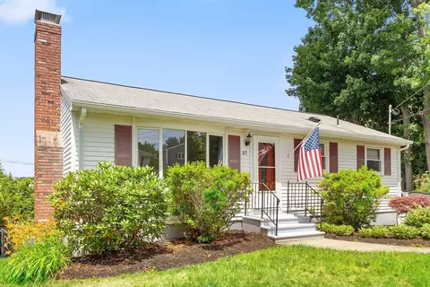 37 Angelo St, Worcester, MA 01604 photo 2