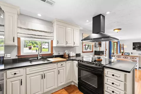 37 Angelo St, Worcester, MA 01604 photo 20