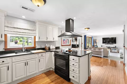 37 Angelo St, Worcester, MA 01604 photo 22