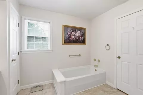 Bath - 39 Venture Dr, Springfield, MA 01119 photo 3 of 4