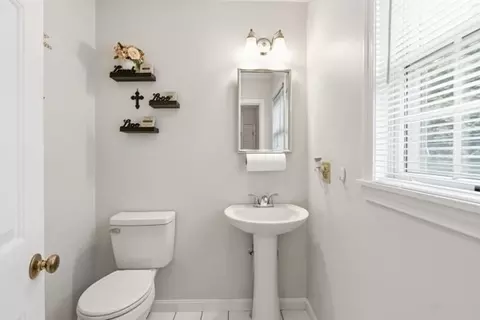 Bath - 39 Venture Dr, Springfield, MA 01119 photo 1 of 4