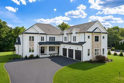 9 Cervelli Farm Dr, Hanover, MA 02339