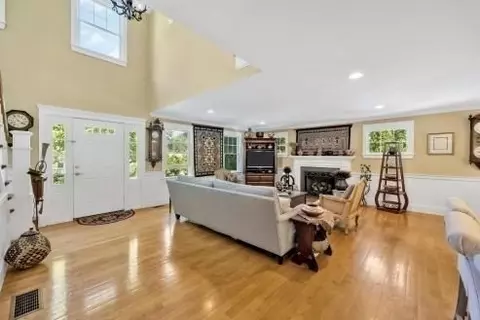 146 James Cir, Mashpee, MA 02649 photo 5