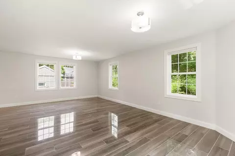 Living - 1295 Main St, Reading, MA 01867 photo 2 of 7