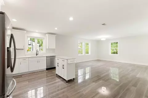 Living - 1295 Main St, Reading, MA 01867 photo 7 of 7