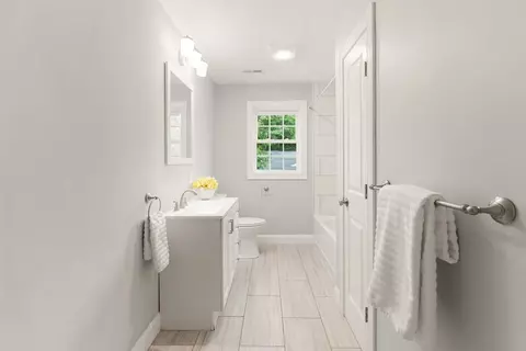 Bath - 1295 Main St, Reading, MA 01867 photo 2 of 3