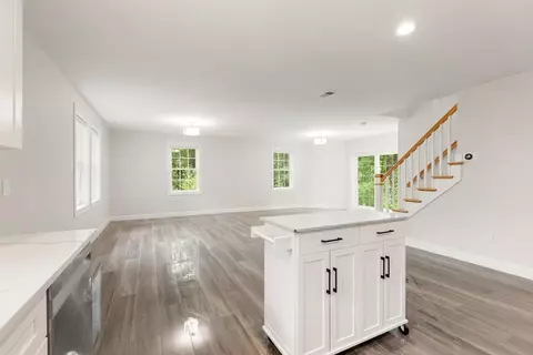 Living - 1295 Main St, Reading, MA 01867 photo 5 of 7