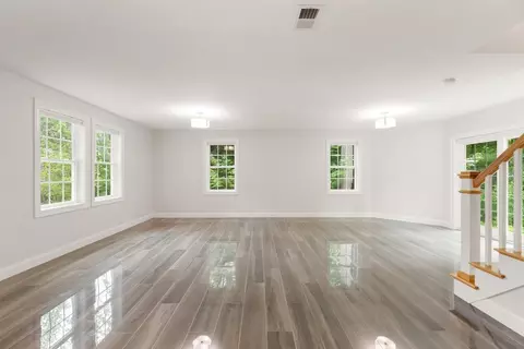 Living - 1295 Main St, Reading, MA 01867 photo 4 of 7
