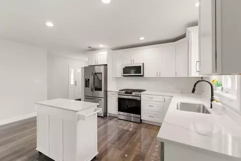 Kitchen - 1295 Main St, Reading, MA 01867 photo 2 of 2