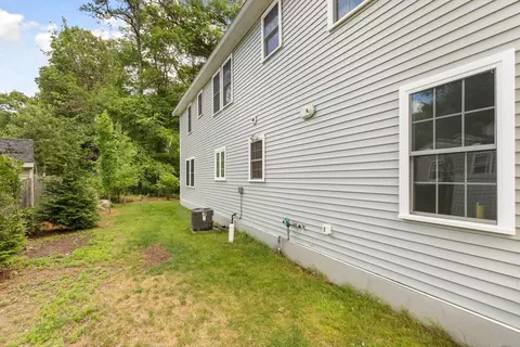 Exterior - 1295 Main St, Reading, MA 01867 photo 4 of 8