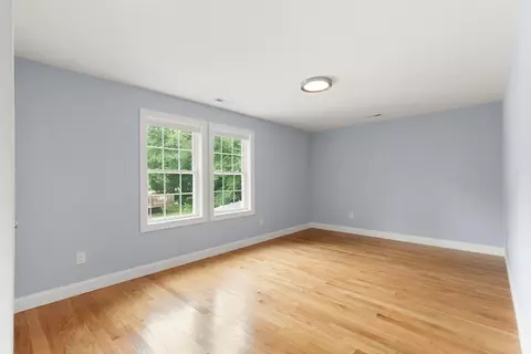 Bedroom - 1295 Main St, Reading, MA 01867 photo 4 of 6