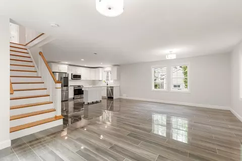 Living - 1295 Main St, Reading, MA 01867 photo 3 of 7