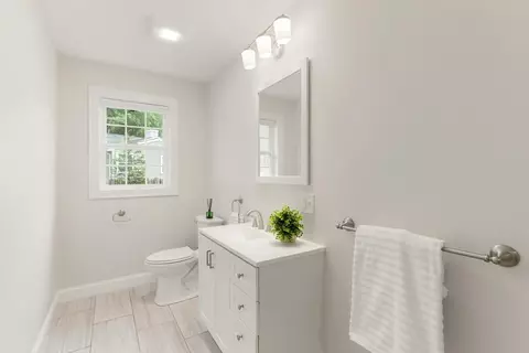 Bath - 1295 Main St, Reading, MA 01867 photo 3 of 3