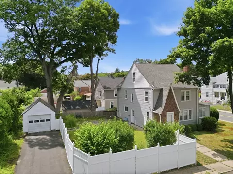 3 Pinehurst Rd, Holyoke, MA 01040