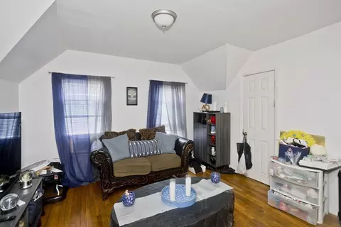 Living - 90 Andrew St, Springfield, MA 01109 photo 1 of 2