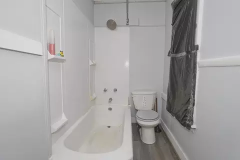 Bath - 90 Andrew St, Springfield, MA 01109 photo 1 of 3