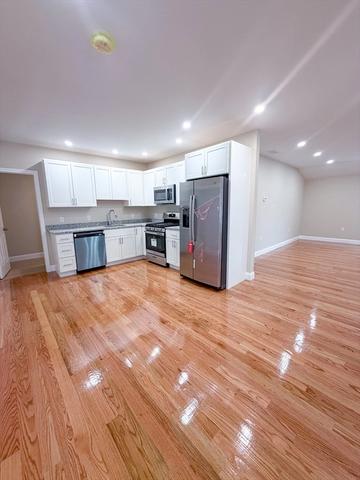 50-52 Temple St, Lowell, MA 01851