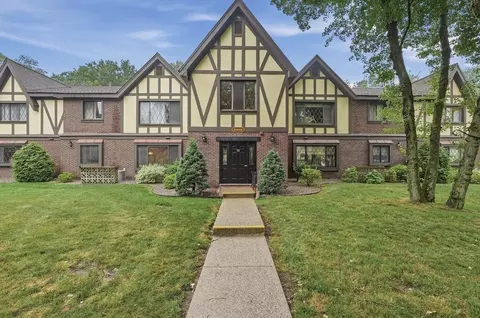 14 Royal Lake Dr #1, Braintree, MA 02184